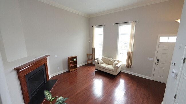 Building Photo - Lovely Condo w/ Two Car Garage in The Cott...