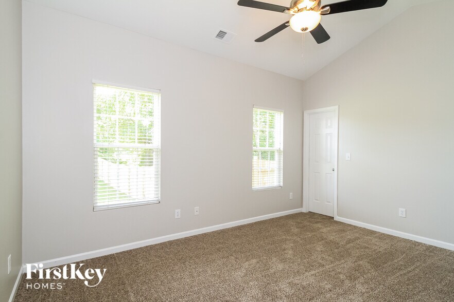 Building Photo - 365 Silver Creek Trail