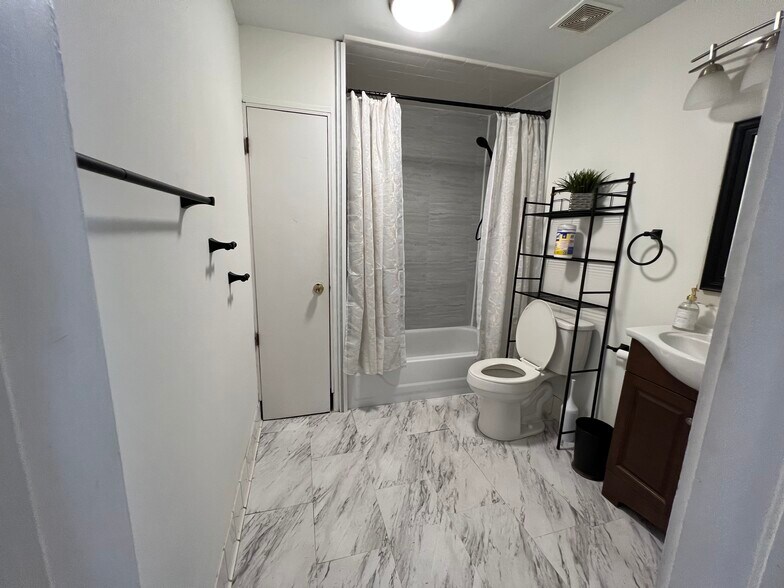 Building Photo - 2535 Post St