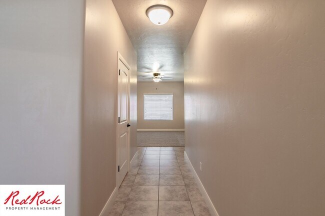 Building Photo - Dog Friendly, Pleasant 4 Bedroom, 2.5 Bathroom Townhome