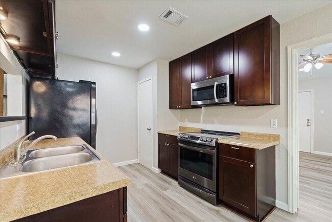 Building Photo - 13300 Cowdray Park