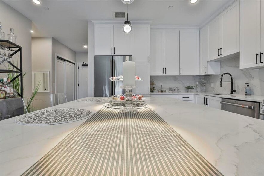 Building Photo - 18 Artisan Dr