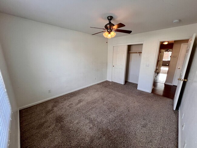 Building Photo - $2,295 Fowler & Ashlan, 4 bedroom - E Hamp...