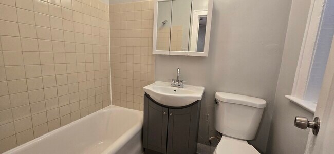 Building Photo - 4604 N Spaulding Ave