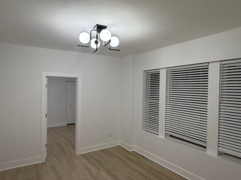 Living room area - 3049 W Berteau Ave