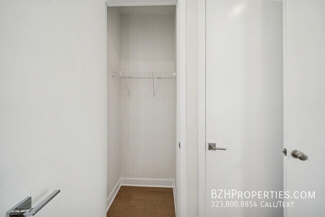 Building Photo - 4523 1/2 St Elmo Dr-