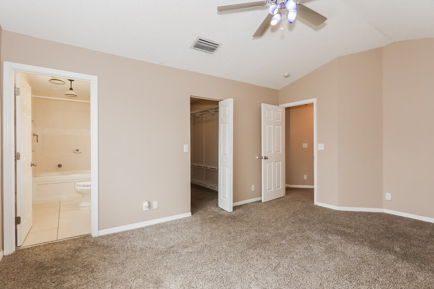 Building Photo - 6252 Seminole Terrace
