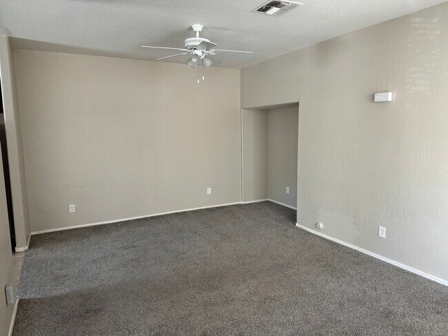 Building Photo - Beautiful Home for Rent in Tolleson!