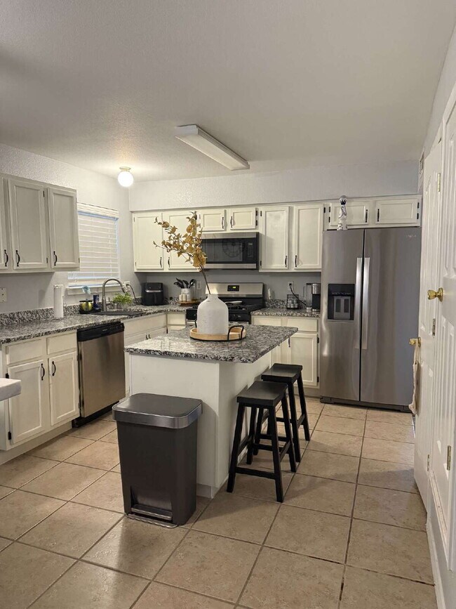 Building Photo - "Charming 3-Bed Oasis with Granite Touches & Cozy Fireplace in El Paso!"