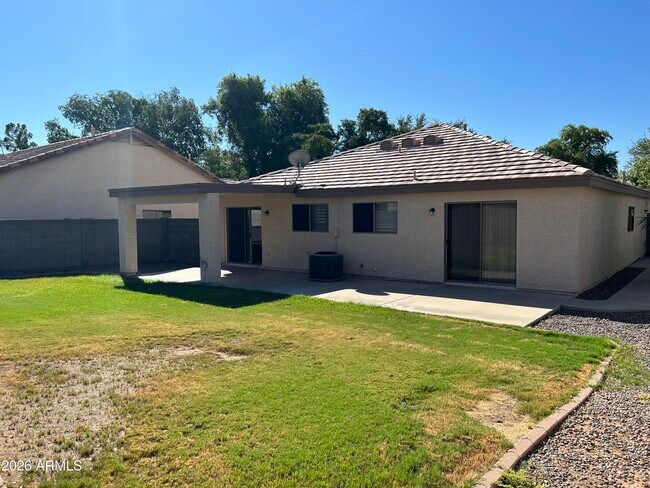 Building Photo - 434 W Fabens Ln