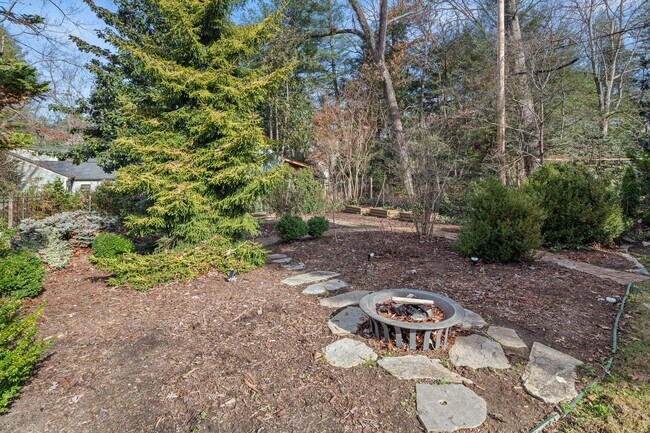 Building Photo - Biltmore Forest Home