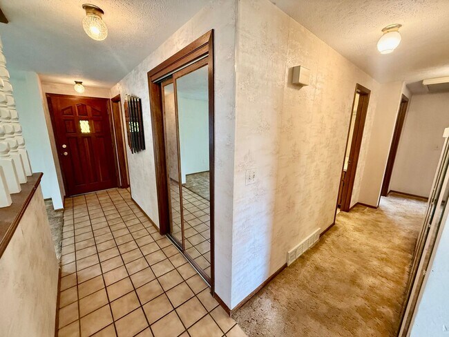 Building Photo - 4808 N Franklin Ave