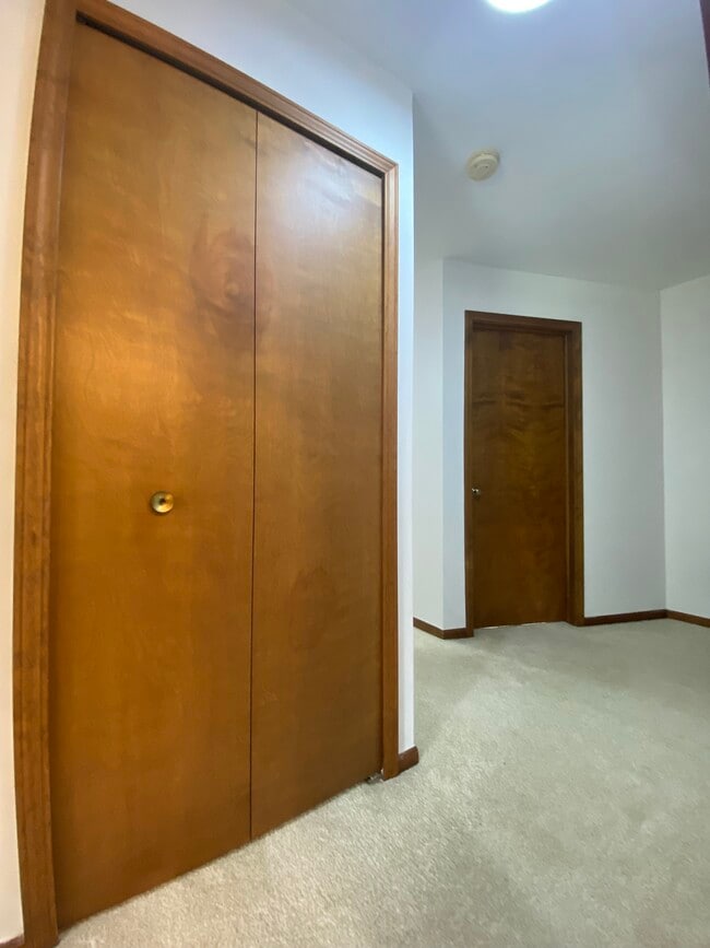 Building Photo - 23589 Hickory Grove Ln