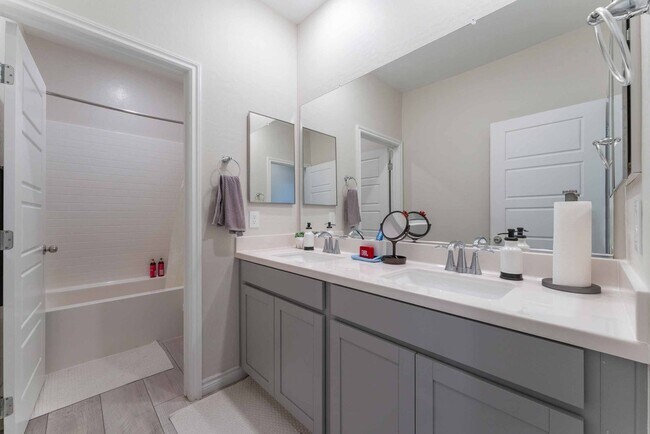 Building Photo - Modern Luxury Living: Spacious Retreat with Next-Gen Suite!