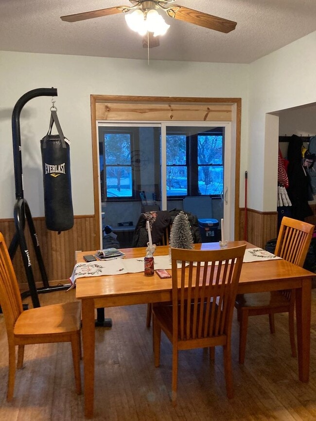 Building Photo - AVAILABLE JUNE - 4 Bed 2 Bath In Chester Park