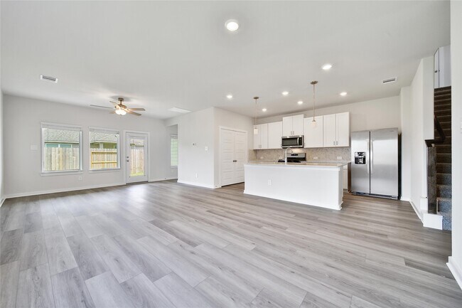 Building Photo - 12107 Willow Holw Ln