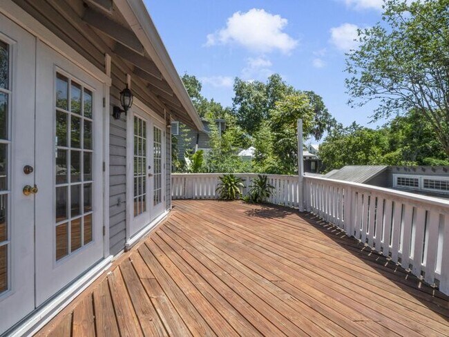 Building Photo - Charming 1/1 condo near Lake Virginia