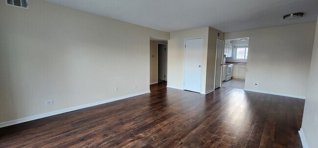 Building Photo - 9461 Bay Colony Dr