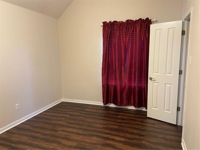 Building Photo - 8811 Glen Canyon Dr