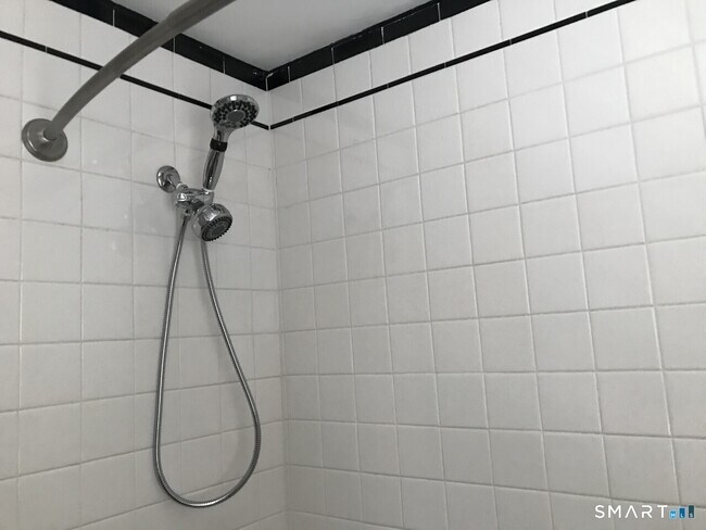 Building Photo - 720 Knapps Hwy