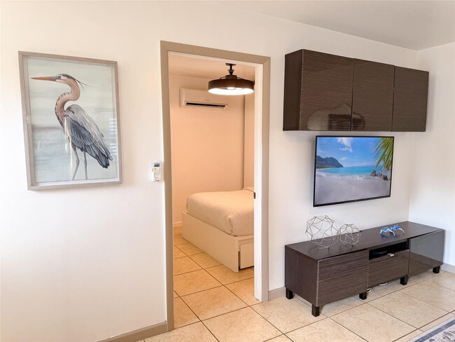 Building Photo - 511 NE 161st St