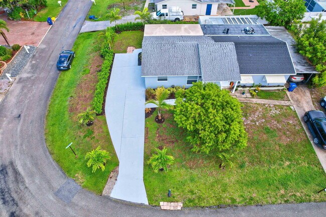 Building Photo - 1125 Stillwater Dr