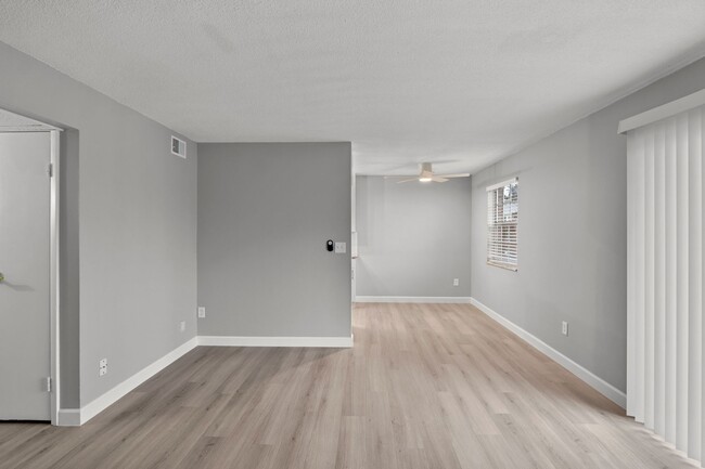 Primary Photo - Kenwood: New Renovation! Spacious 2 Bedroo...