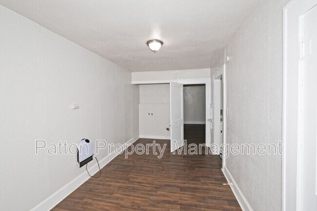 Building Photo - 1506 SW 11th Ave