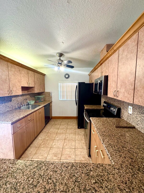 Building Photo - 1285 NE 143rd St