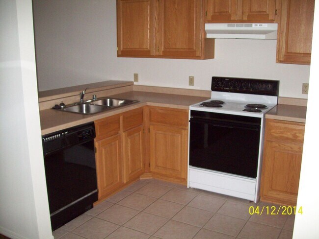 Building Photo - Fantastic Arboretum location - Spacious Ga...