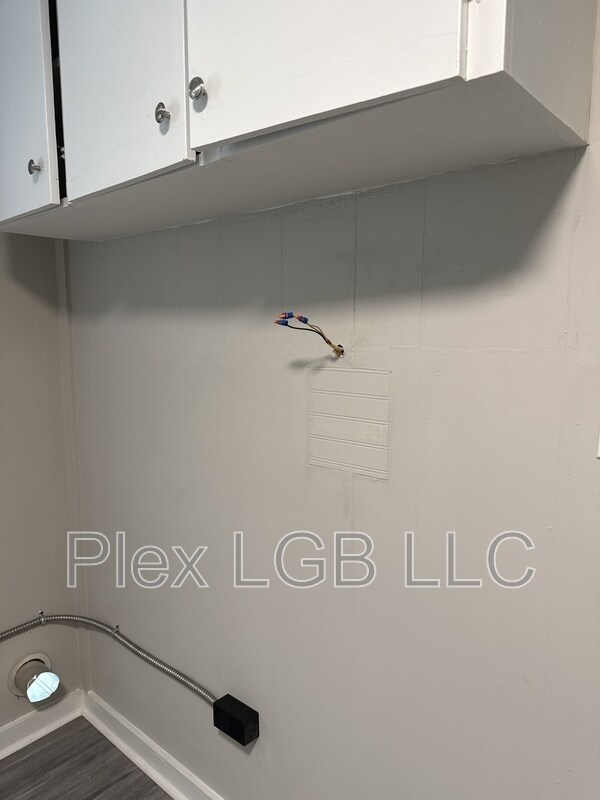 Building Photo - 116 Oak Ln