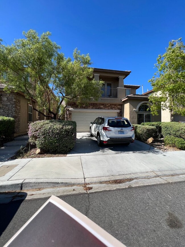 Building Photo - ABSOLUTELY AMAZING! Large 4 bedroom 2 stor...