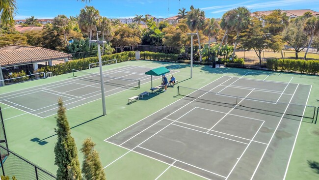 Building Photo - 2Bed/2Bath + Den in Gated Community of Nokomis + 2-Car Garage