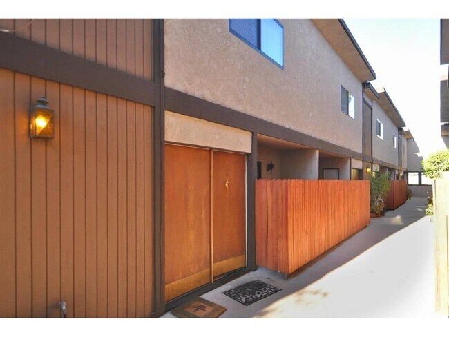 Building Photo - 5445 Corteen Pl