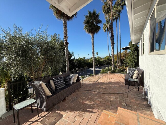 Building Photo - Ventura Hillside Beauty with 3 bedrooms, a...