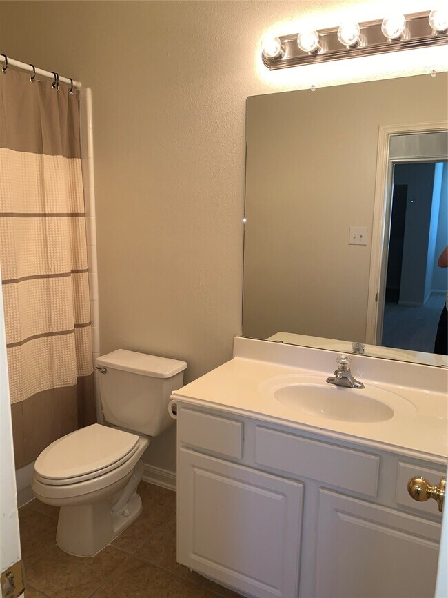 Building Photo - 1408 S Friendswood Dr