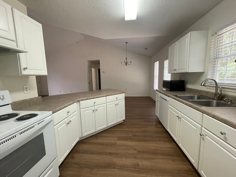 Building Photo - 1547 Cedar Rock Church Rd