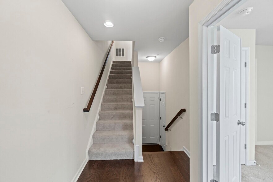 Building Photo - 7113 Brick Kiln Cir