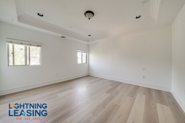 Building Photo - 10641 Woodbridge St