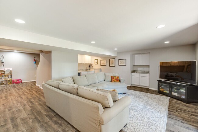 Building Photo - 5624 Kemp Ln