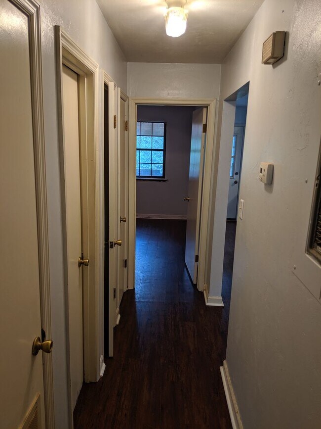 Building Photo - Cute 2 bedroom 2 bath townhome