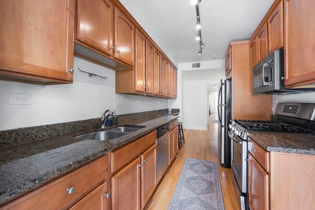 Building Photo - 2735 N Kimball Ave