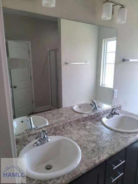 Building Photo - 729 Burke Dr