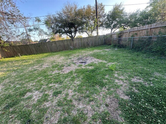 Building Photo - 3826 Botany Ln