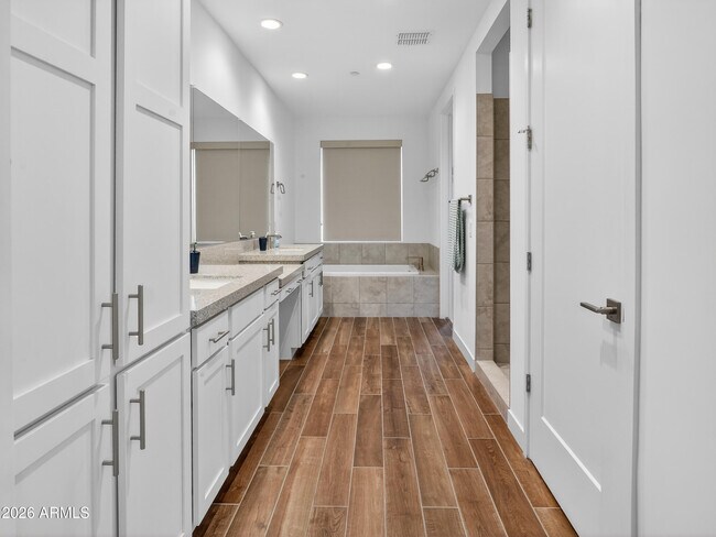 Building Photo - 11673 N 136th St