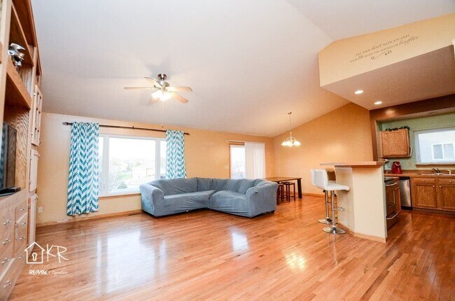 Building Photo - FENCED BACKYARD, CLOSE TO FT. RILEY!