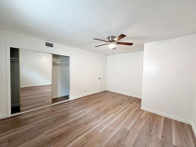 Building Photo - 812 Bracken Ave