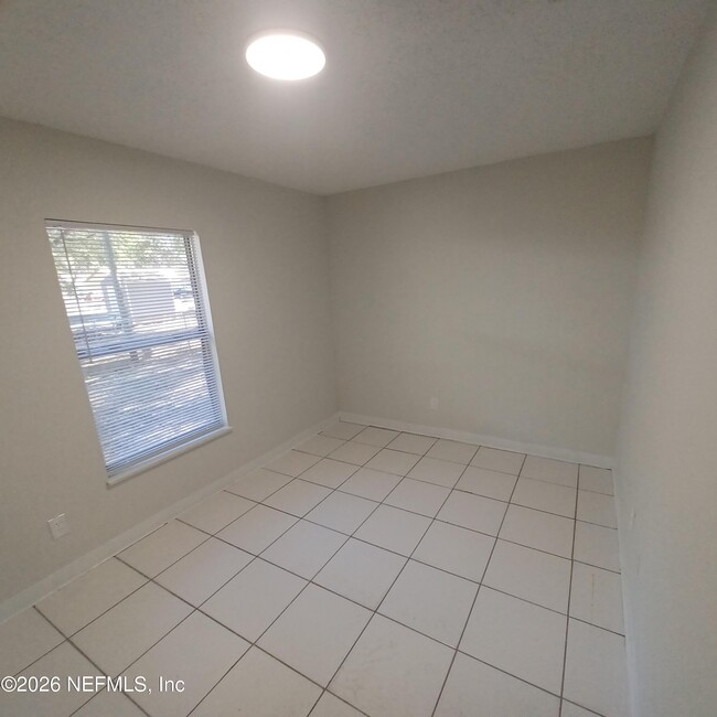 Building Photo - 253 Stillwell Ave