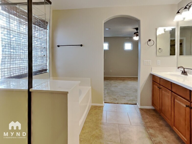 Building Photo - 981 N 169th Ave