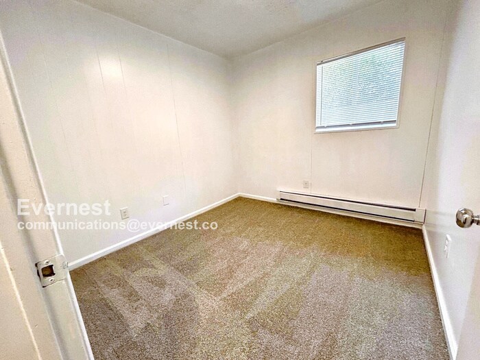 Building Photo - 5004 Alan Dr